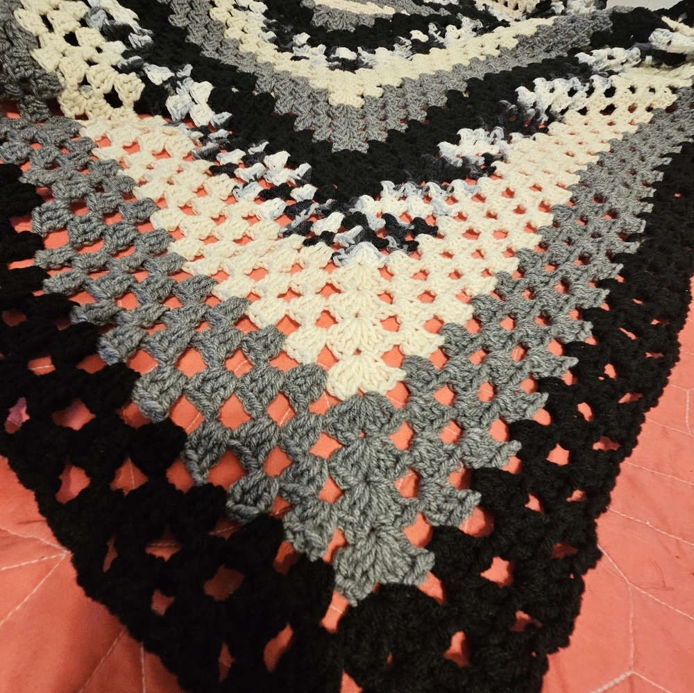 Throws - Picture 3 of 4